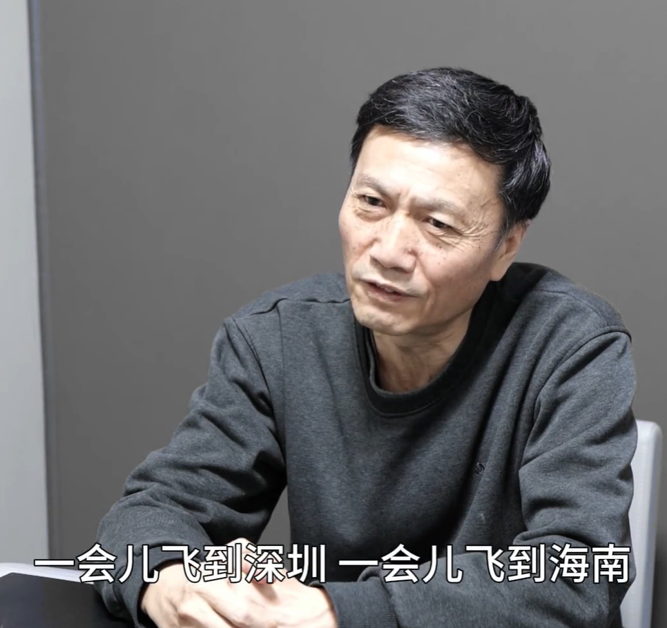 落马厅官出镜忏悔：痴迷高尔夫，一会儿飞深圳，一会儿飞海南！“第二天还在琢磨昨天打牌怎么输了”